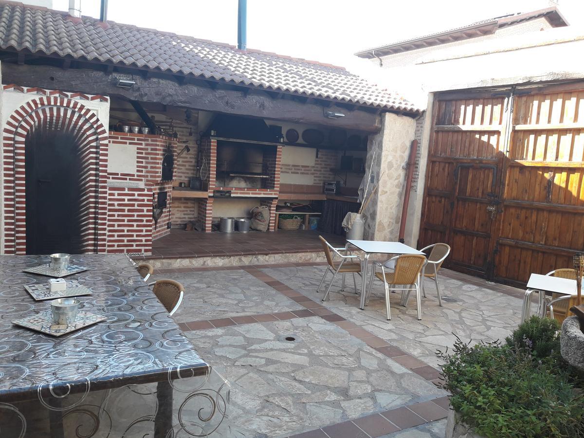 Casa Rural La Casa De Las Manuelas Horcajo de las Torres Exterior foto