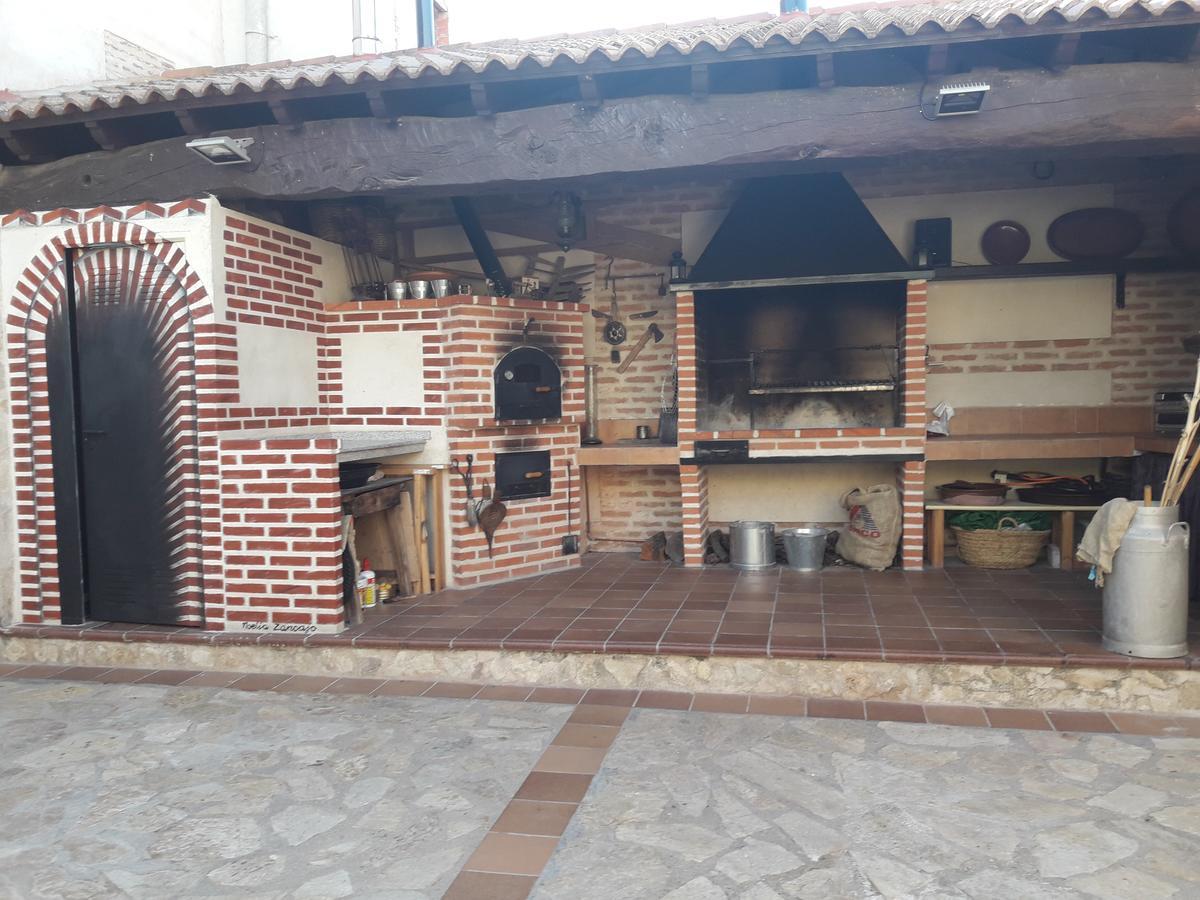 Casa Rural La Casa De Las Manuelas Horcajo de las Torres Exterior foto